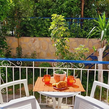 Emilios Eleni Aparthotel 3*