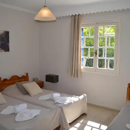 Emilios Eleni Apartahotel 3*