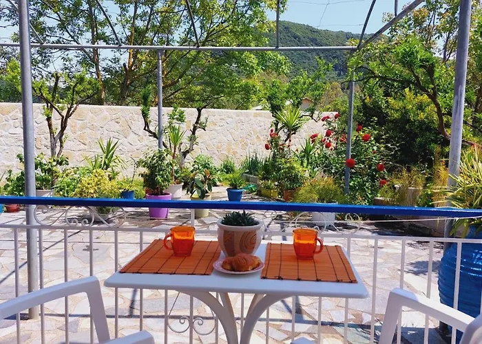 מלון דירות Emilios Eleni נידרי