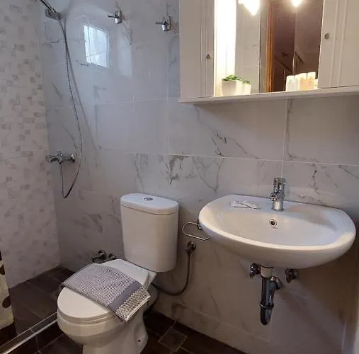 Emilios Eleni מלון דירות 3*