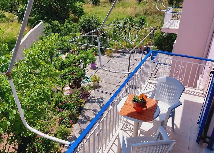 Emilios Eleni מלון דירות