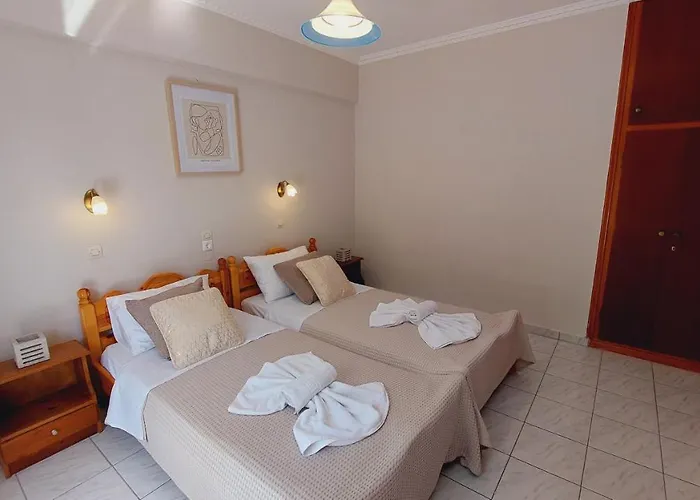 מלון דירות Emilios Eleni 3*