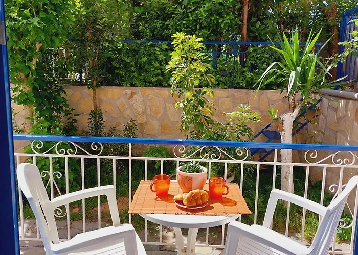 Emilios Eleni מלון דירות 3*