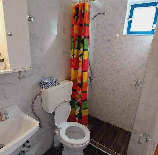 Emilios Eleni מלון דירות נידרי