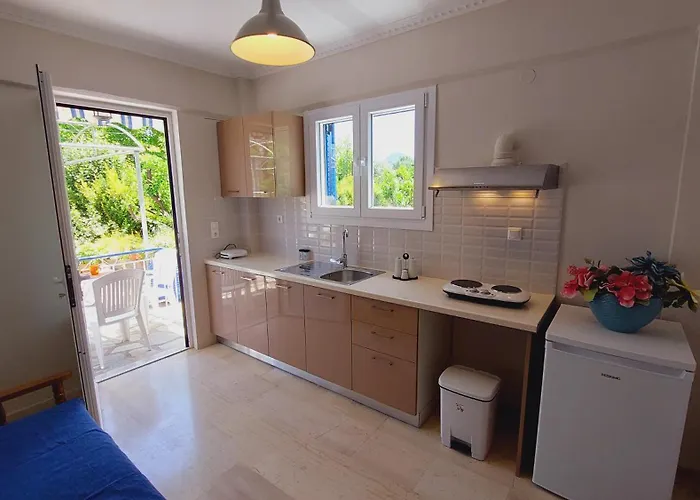 Emilios Eleni 3* נידרי